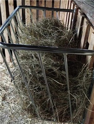 Paśnik, duża drabinka na siano dla owiec, koni, bydła